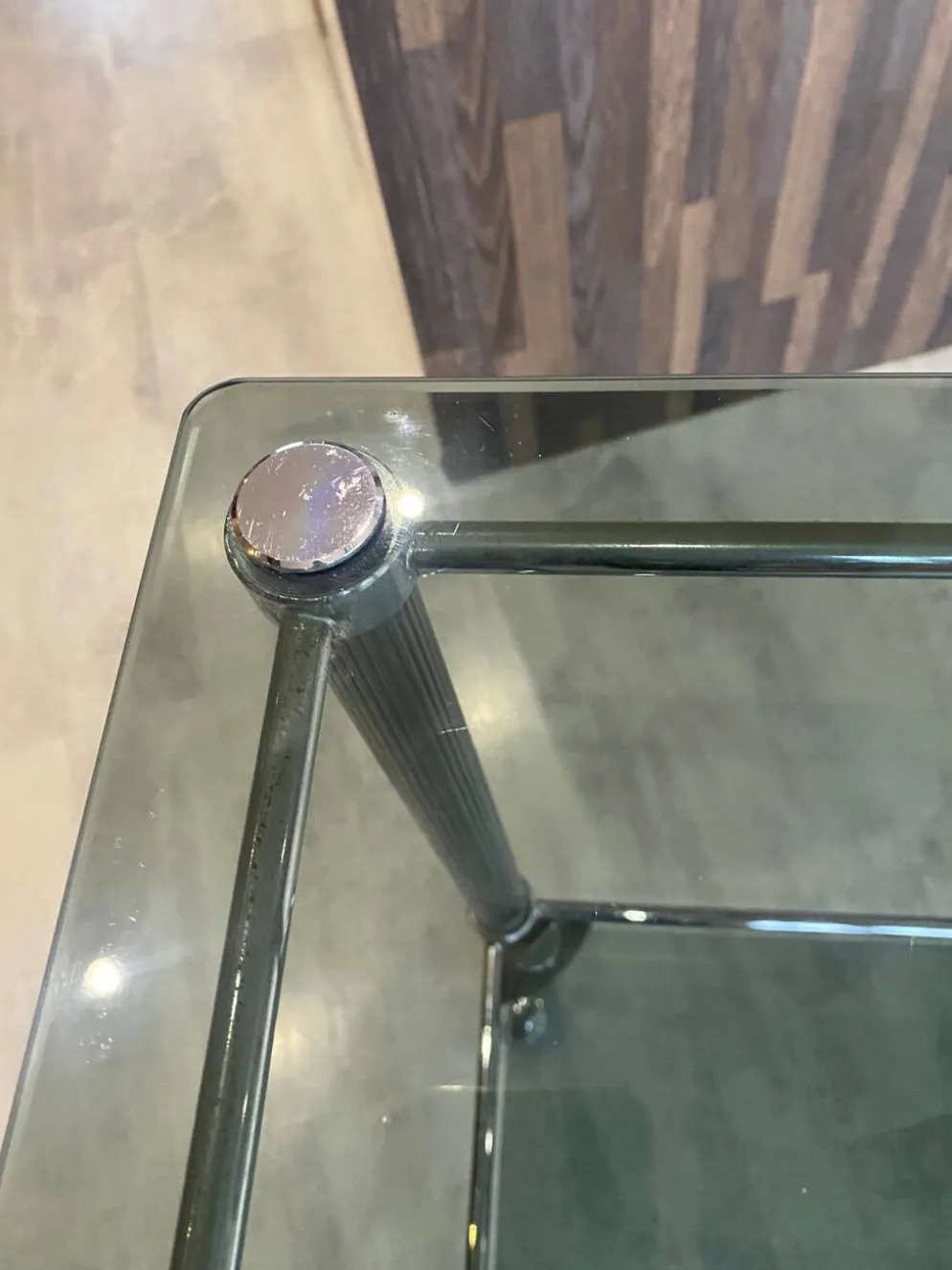 Desserte servante bar a roulettes 2 plateaux en verre fume structure métal