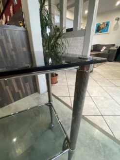 Desserte servante bar a roulettes 2 plateaux en verre fume structure métal