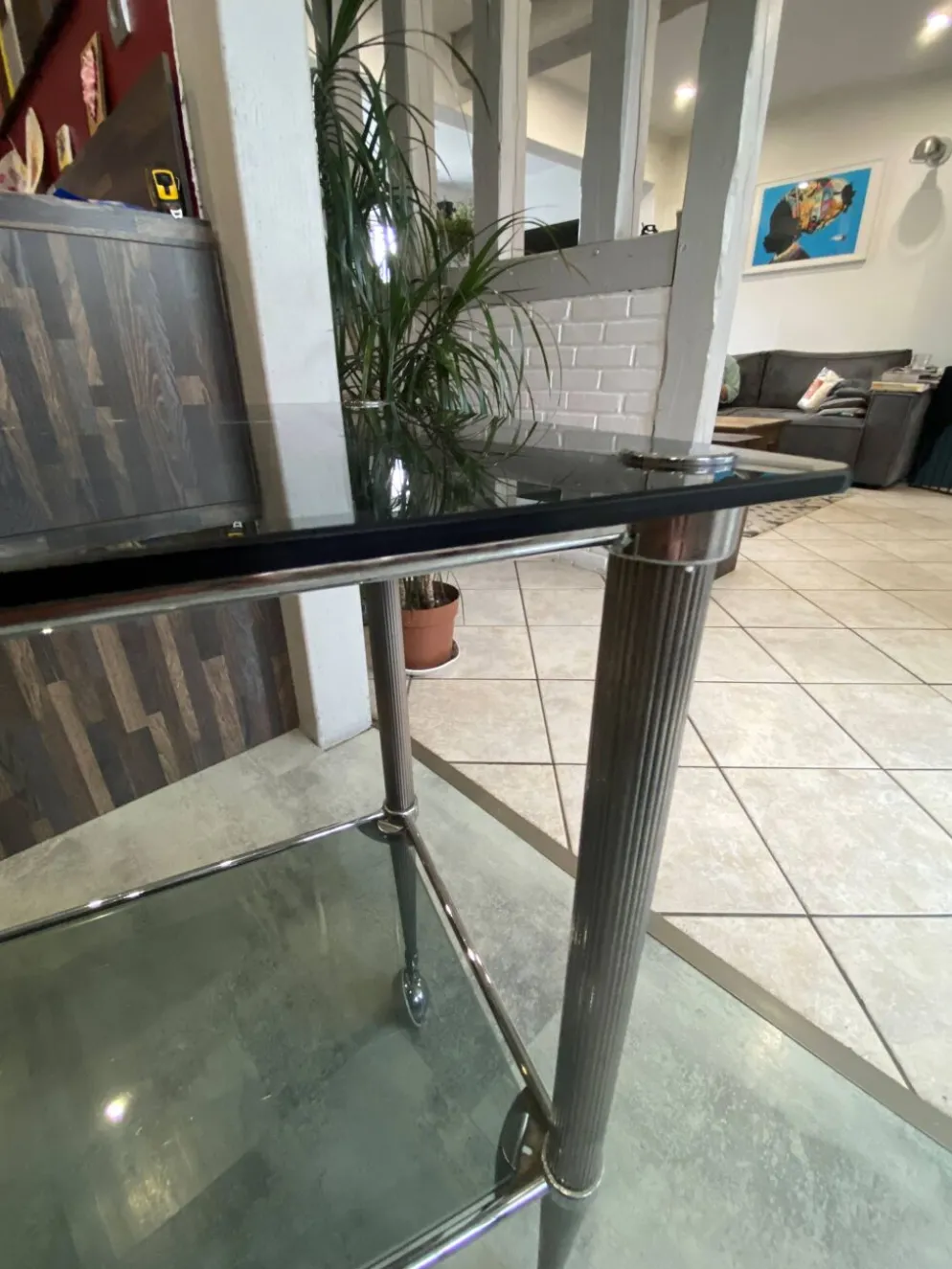 Desserte servante bar a roulettes 2 plateaux en verre fume structure métal