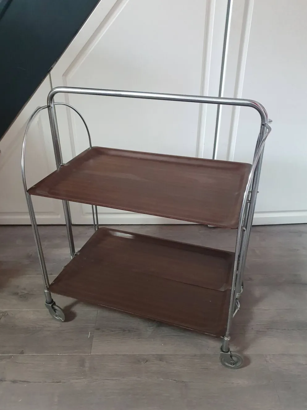 Desserte table chariot pliante sur roues des années 70 fabriquée par Bremshey Gerlinol en allemagne.
