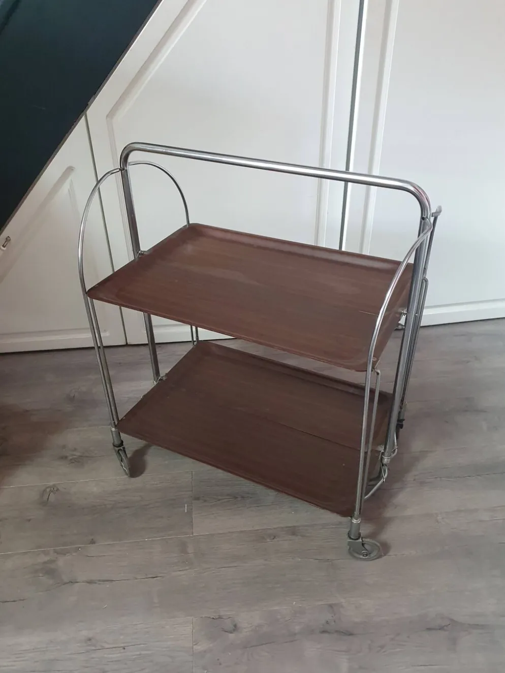 Desserte table chariot pliante sur roues des années 70 fabriquée par Bremshey Gerlinol en allemagne.