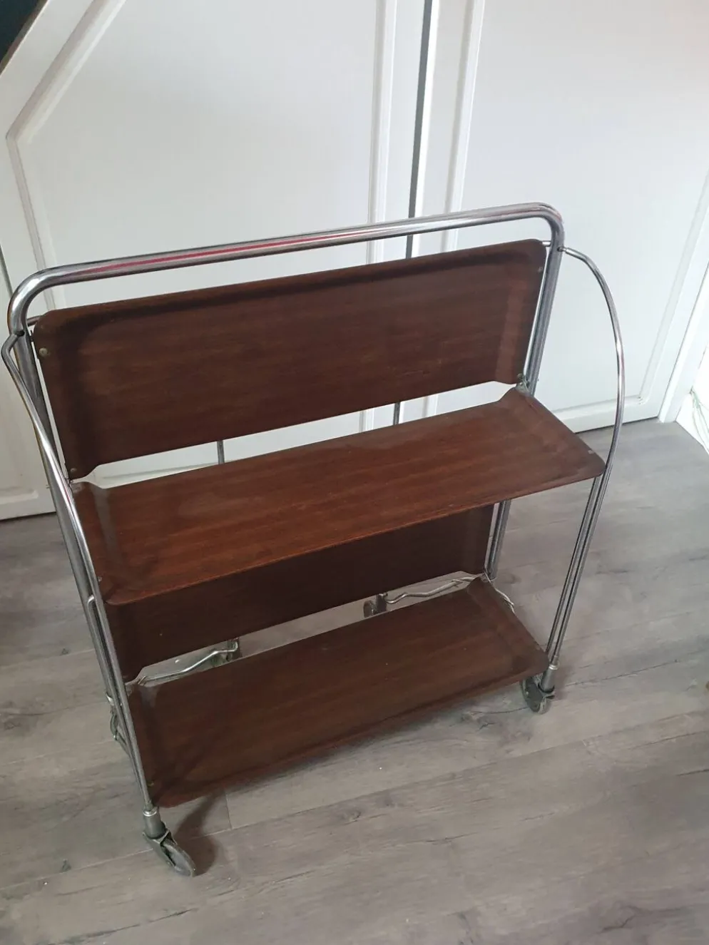 Desserte table chariot pliante sur roues des années 70 fabriquée par Bremshey Gerlinol en allemagne.