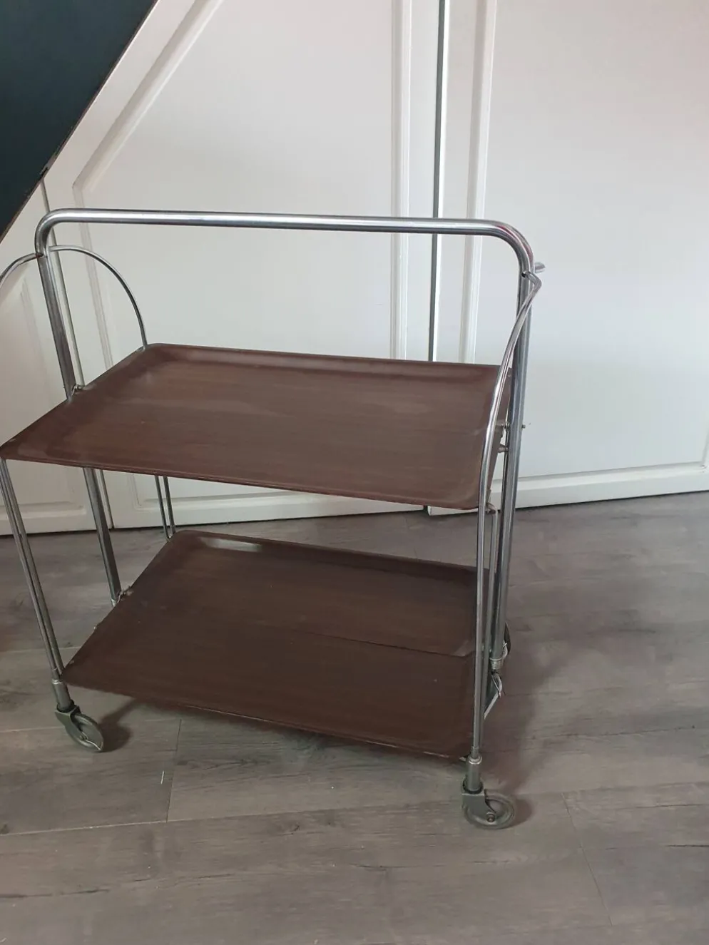 Desserte table chariot pliante sur roues des années 70 fabriquée par Bremshey Gerlinol en allemagne.