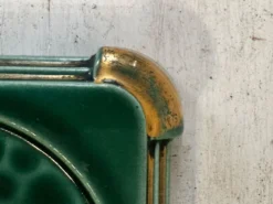 Dessous de bouteille Art déco en céramique émaillée verte mouchetée et dorée