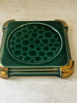 Dessous de bouteille Art déco en céramique émaillée verte mouchetée et dorée