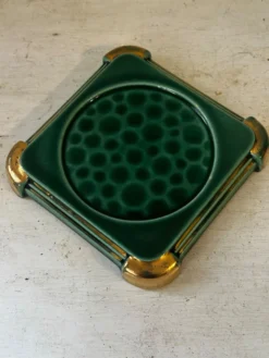 Dessous de bouteille Art déco en céramique émaillée verte mouchetée et dorée