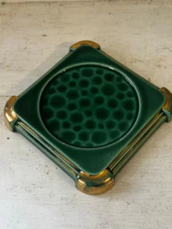 Dessous de bouteille Art déco en céramique émaillée verte mouchetée et dorée