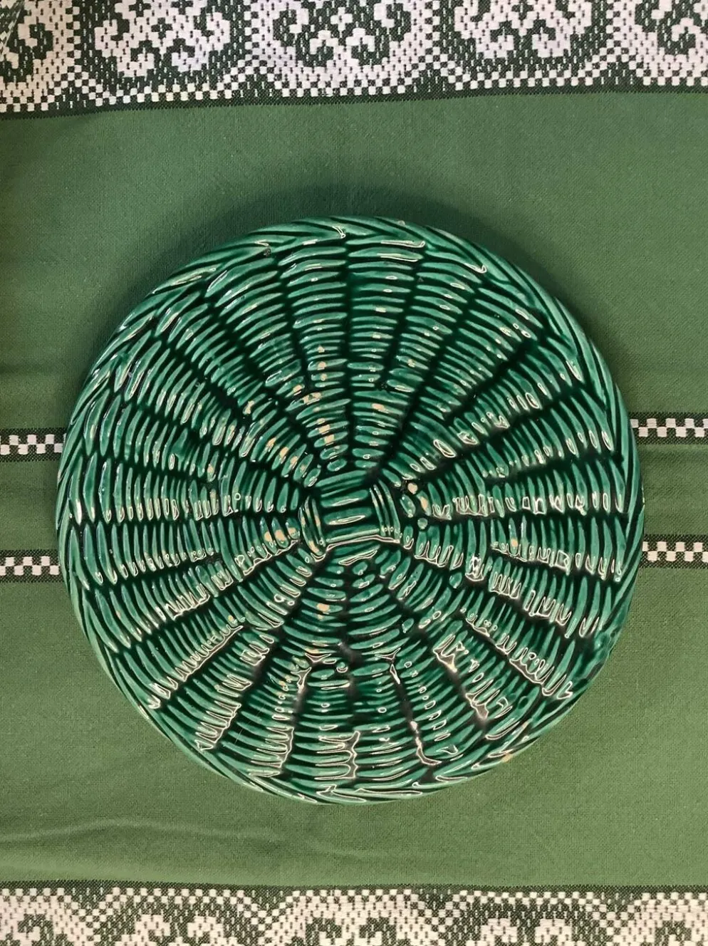 Dessous de plat ancien en faïence – FPP Vallauris – décor tressé v