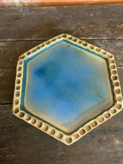 Dessous de plat ancien en grès émaillé bleu, France