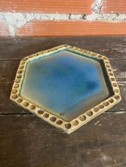 Dessous de plat ancien en grès émaillé bleu, France