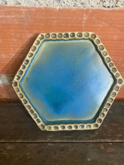 Dessous de plat ancien en grès émaillé bleu, France