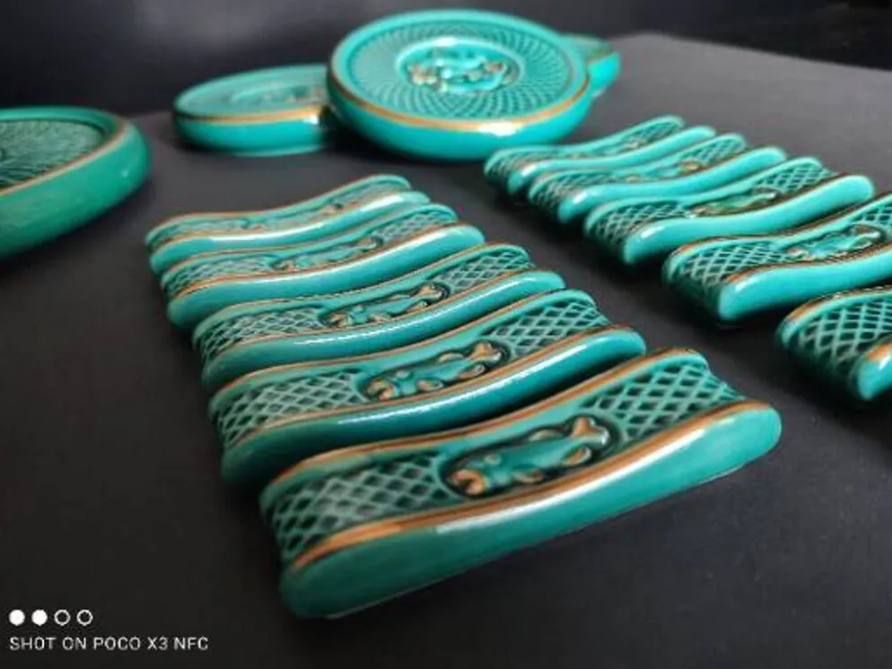 Dessous de plat, dessous de bouteille et porte-couteaux en céramique verte