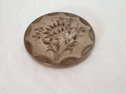 Dessous de plat en céramique motif floral signé Fonck et Matéo (Vallauris)