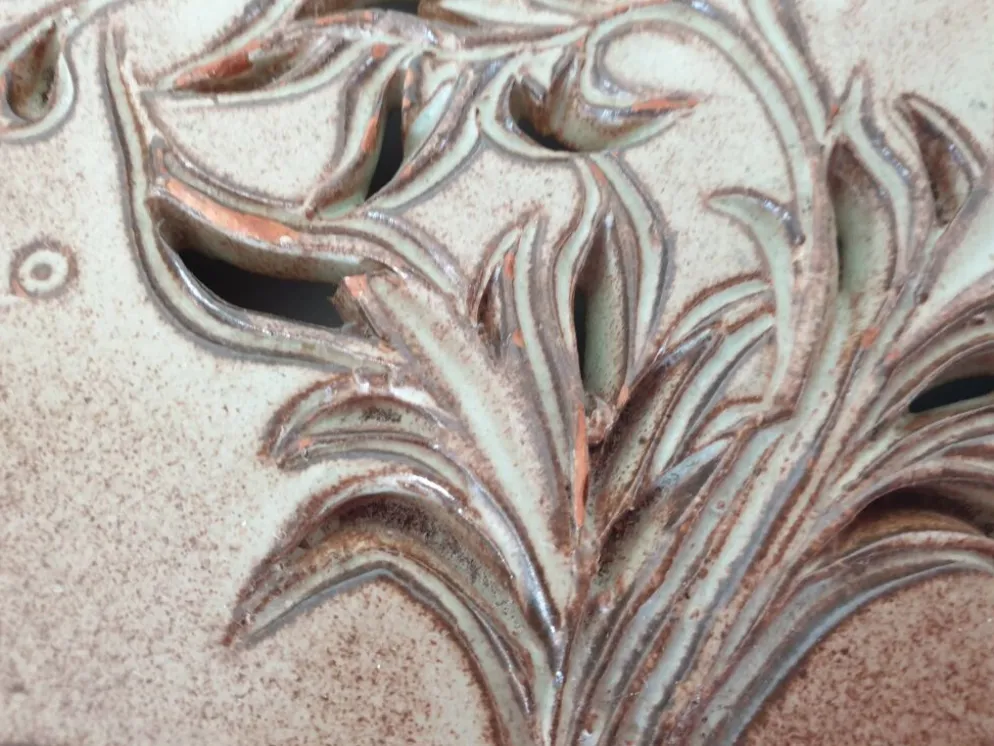 Dessous de plat en céramique motif floral signé Fonck et Matéo (Vallauris)