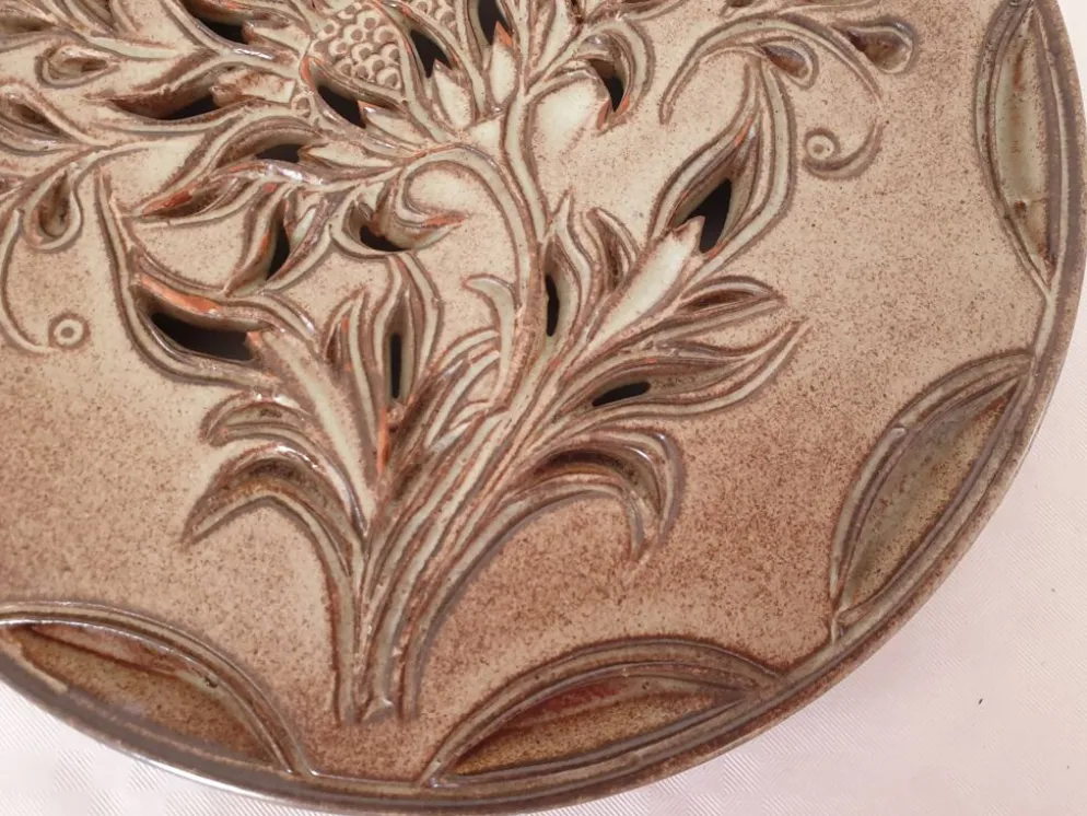 Dessous de plat en céramique motif floral signé Fonck et Matéo (Vallauris)