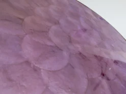 Dessous de plat en nacre mauve, Capiz des Philippines, cerclage laiton 1970
