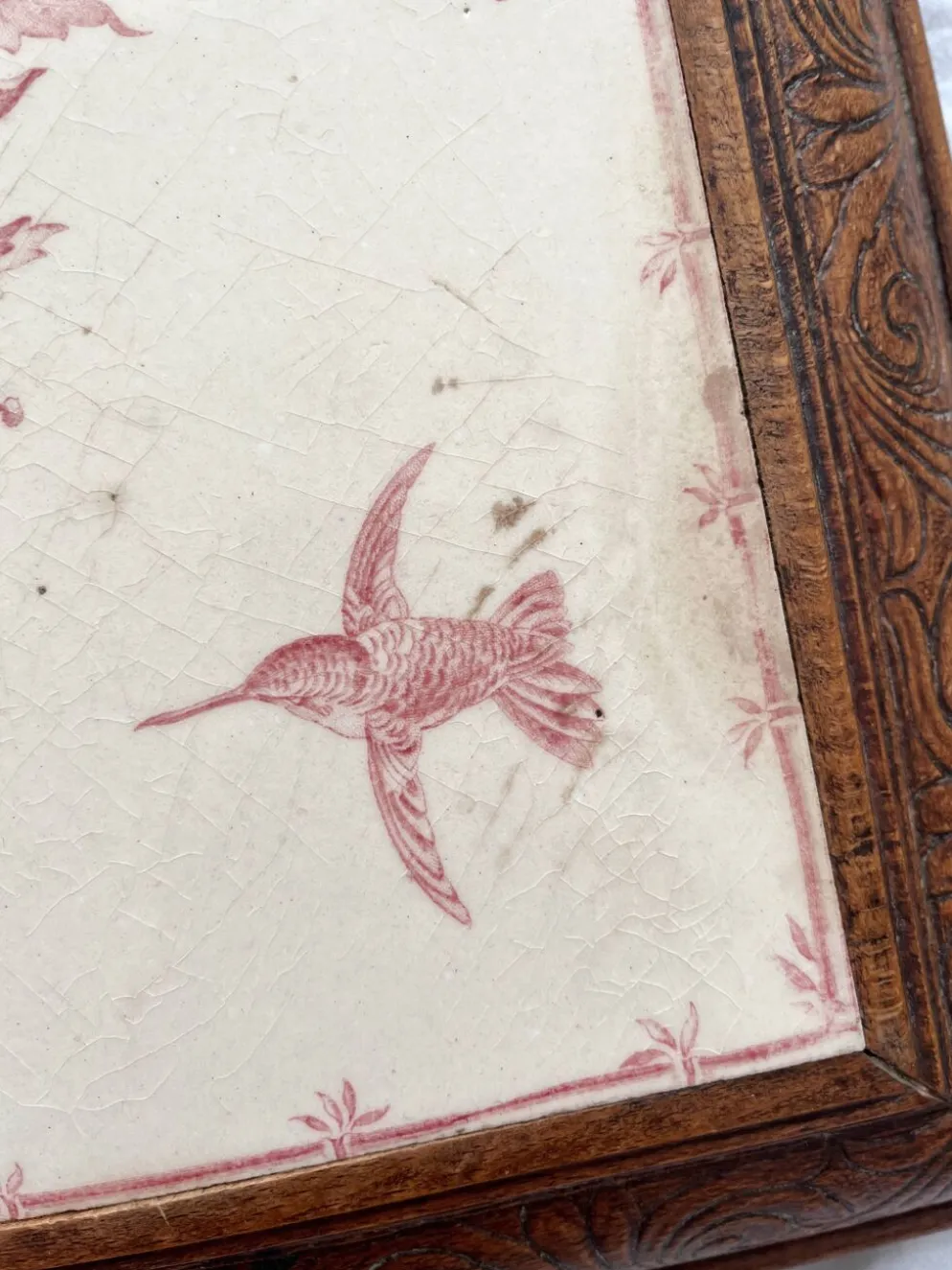 Dessous de plat en terre de fer "Oiseau mouche" Gien