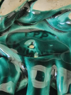 Dessous de plat et 2 dessous de bouteille en céramique vernissée verte, Vallauris