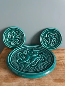 Dessous de plat et deux dessous de bouteilles