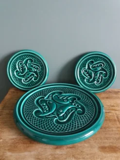 Dessous de plat et deux dessous de bouteilles