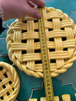 2 dessous de plat et porte couteaux céramique jaune