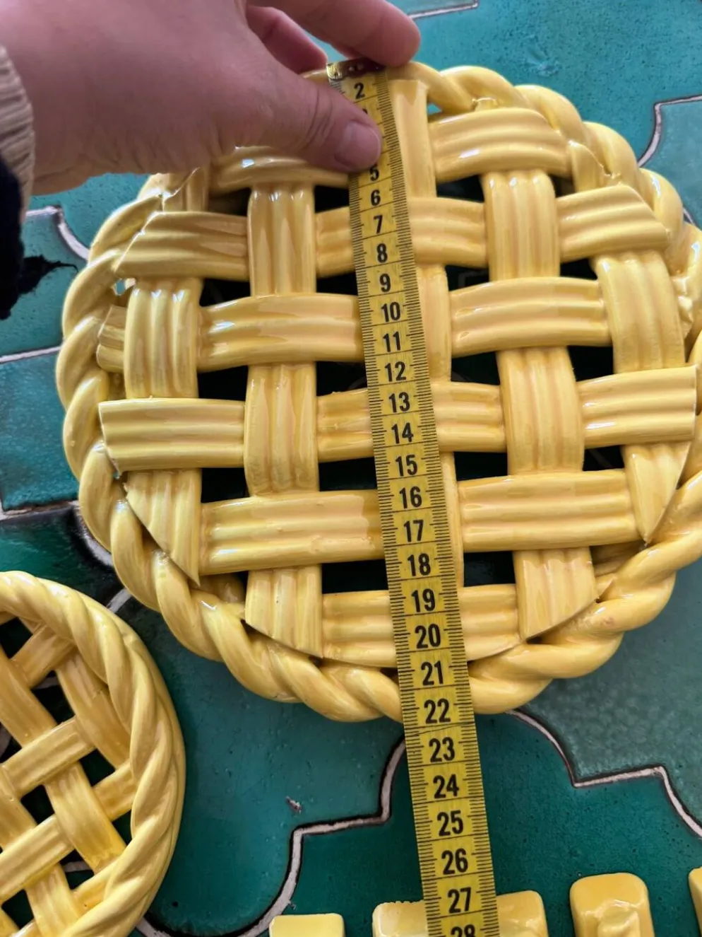 2 dessous de plat et porte couteaux céramique jaune