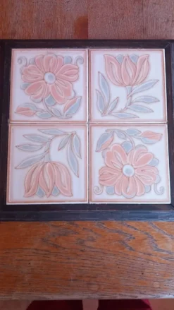Dessous de plat faïence céramique motifs floral tons pastel
