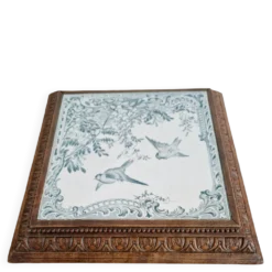Dessous de plat musical ancien en bois sculpté et faïence Belle Époque