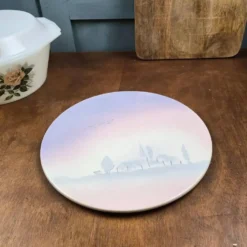 Dessous de plat Salins – décor pastel paysage de village – rare modèle vintage années 50