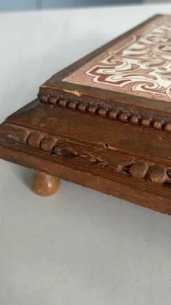 Dessous de plat vintage en bois et faïence ancienne Carreau brun cuisi