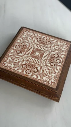 Dessous de plat vintage en bois et faïence ancienne Carreau brun cuisi