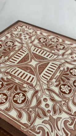 Dessous de plat vintage en bois et faïence ancienne Carreau brun cuisi