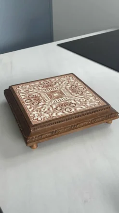 Dessous de plat vintage en bois et faïence ancienne Carreau brun cuisi