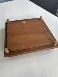 Dessous de plat vintage en bois et faïence ancienne Carreau brun cuisi