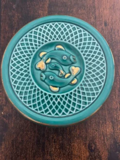 3 dessous-de-plat vintage en céramique turquoise à décor de poissons