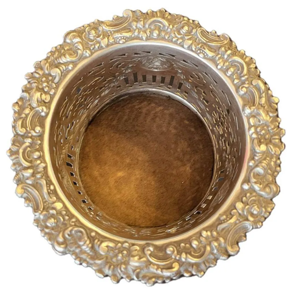 Dessous de verre antique victorien en plaqué argent avec support pour bouteille de vin en relief de style Sheffield