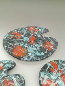 Dessous plat bouteille plateau palette de peintre céramique multicolore pop