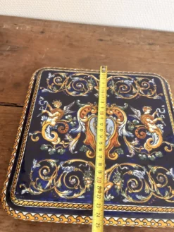 Dessous Plat Faïence Gien Modèle Renaissance Ange Angelot Putti Bleu Cobalt