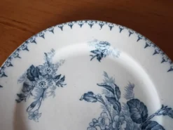 Deux assiettes plates anciennes Sarreguemines