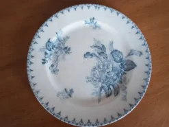 Deux assiettes plates anciennes Sarreguemines