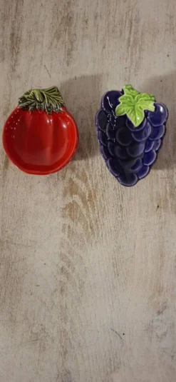 Deux coupelles en forme de fruits vintage