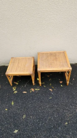 Deux jolies tables d'appoints encastrables en rotin osier