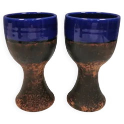 Deux mugs en céramique partiellement émaillée bleue, de Seilast Wisby Suède