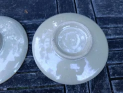 Deux petites assiettes de la poterie La Roue à Vallauris 1960/70