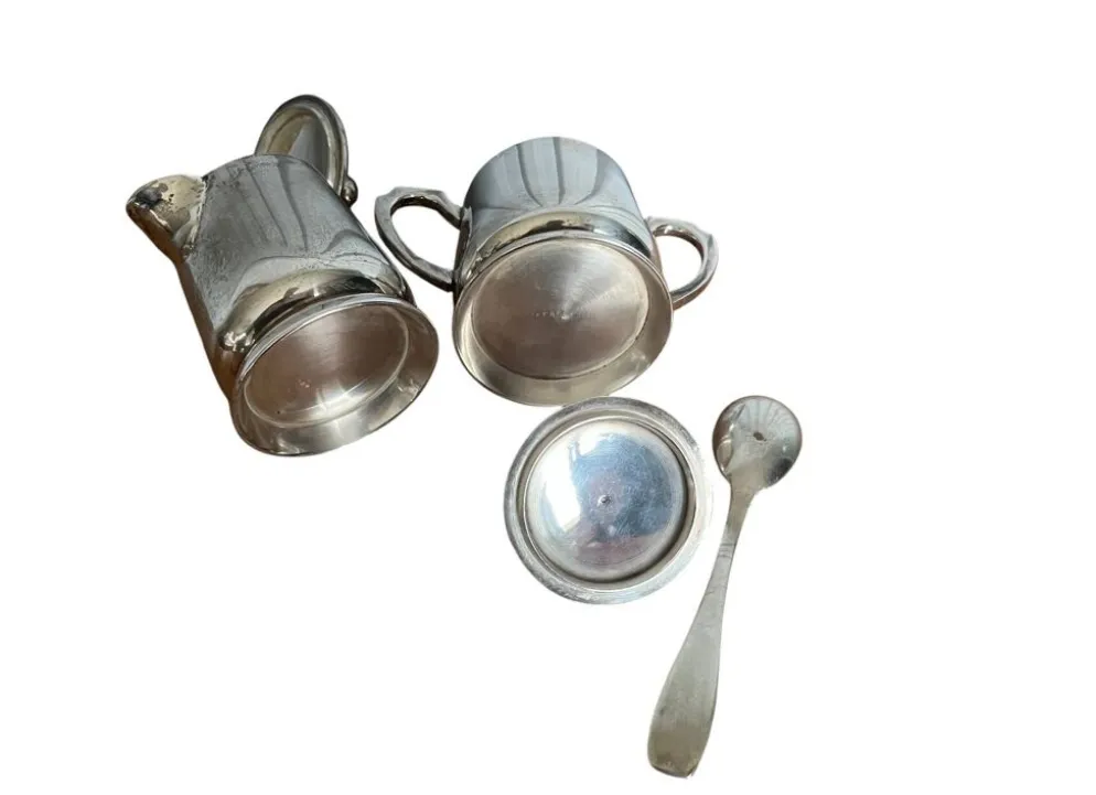 Deux petits pots service à thé métal argenté EPNS XXème