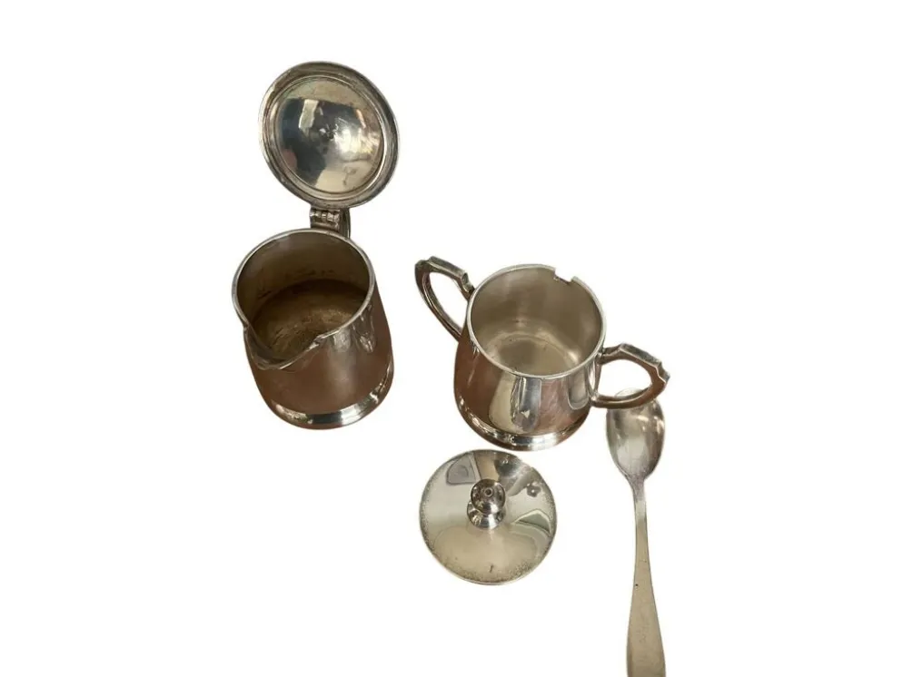 Deux petits pots service à thé métal argenté EPNS XXème