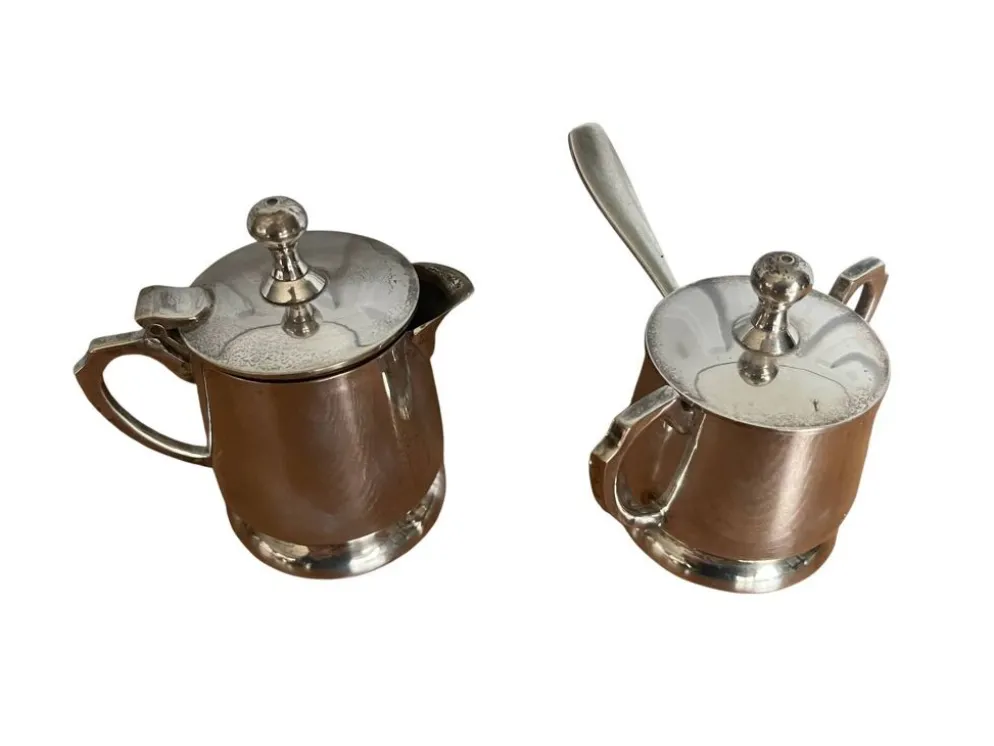 Deux petits pots service à thé métal argenté EPNS XXème