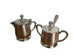 Deux petits pots service à thé métal argenté EPNS XXème