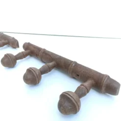 Deux portemanteaux bois
