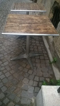 Deux tables bistrot vintage